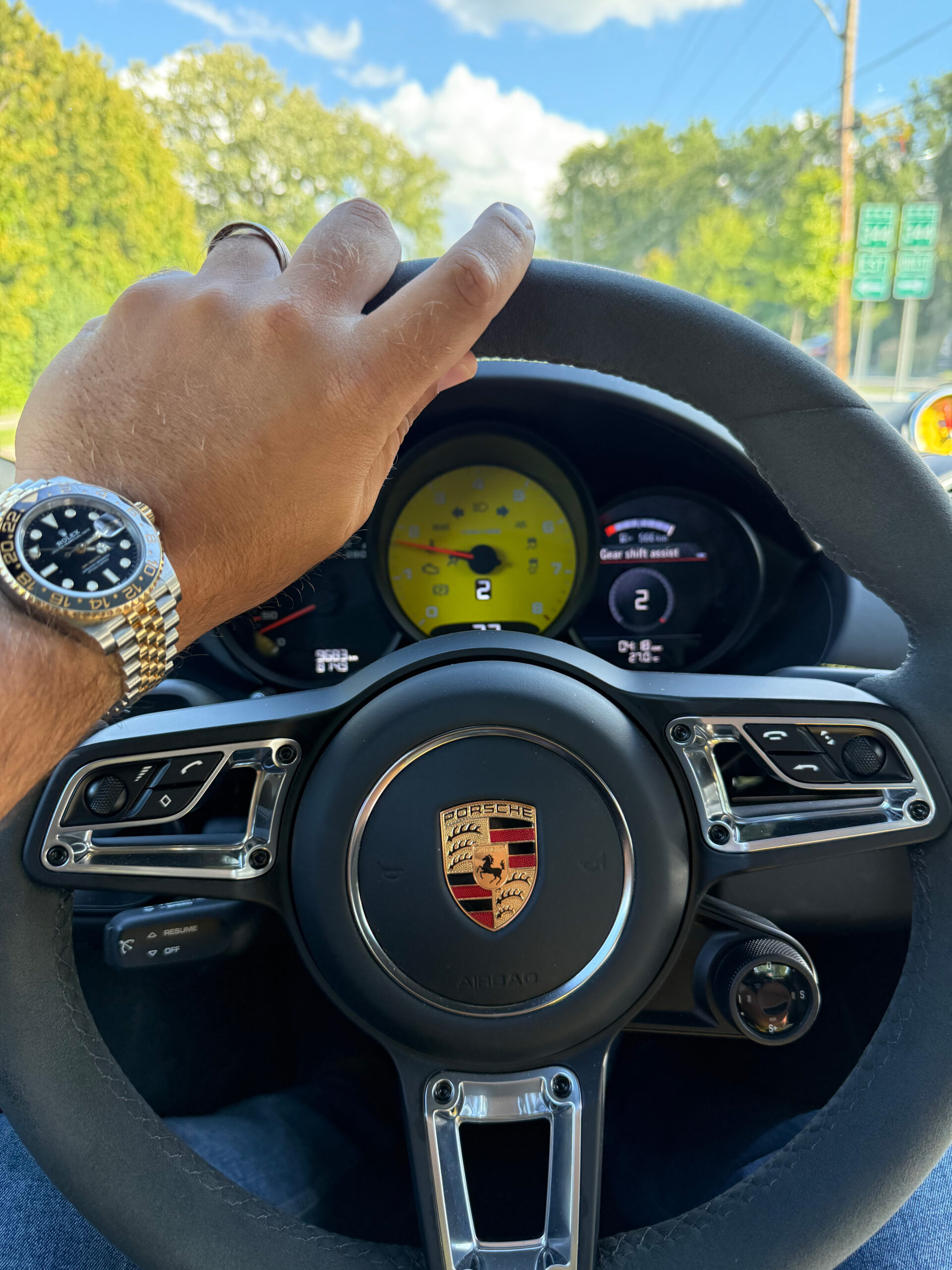 Porsche-Cayman-T-interior-dashboard-cluster---yellow-tachometer