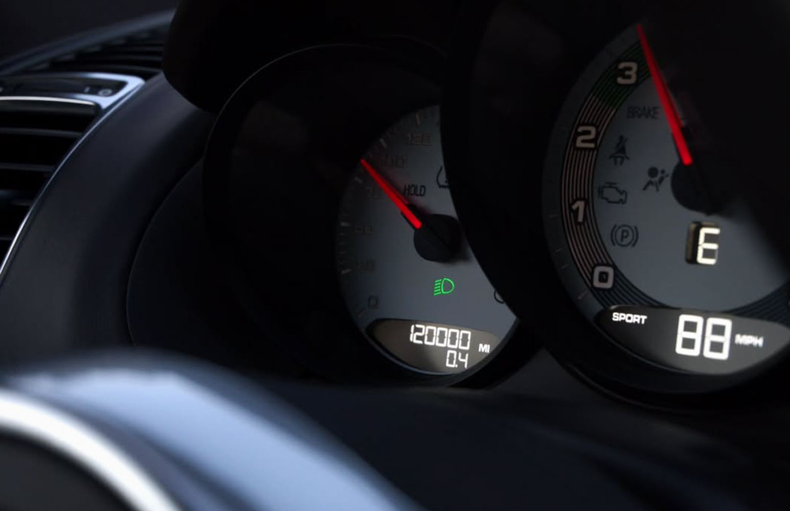 Porsche-981-Cayman-S-dashboard-instrument-cluster---Heritage-Desing-Edition---White