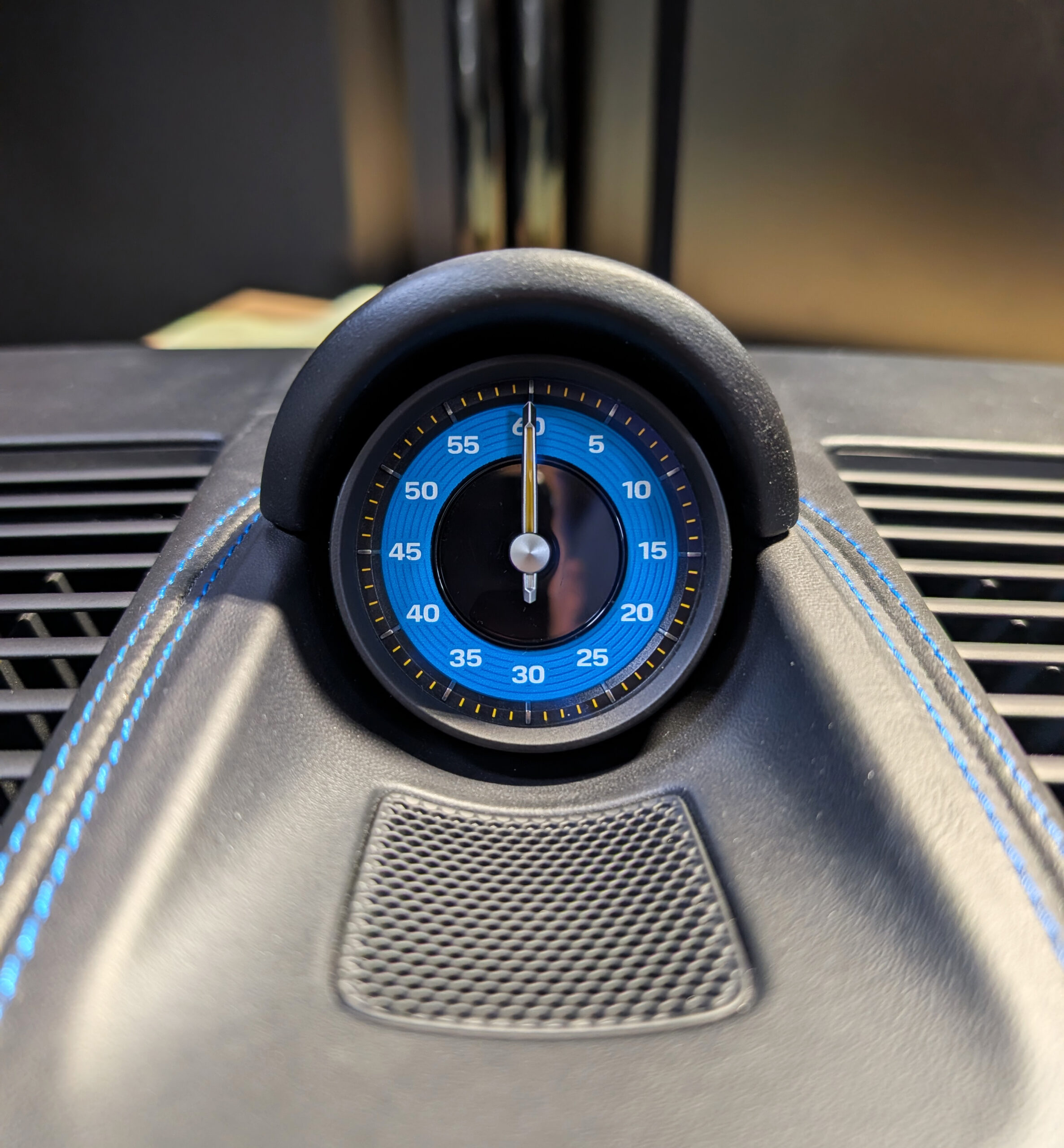 Porsche-911-992-sport-chrono-gauge-face---shark-blue