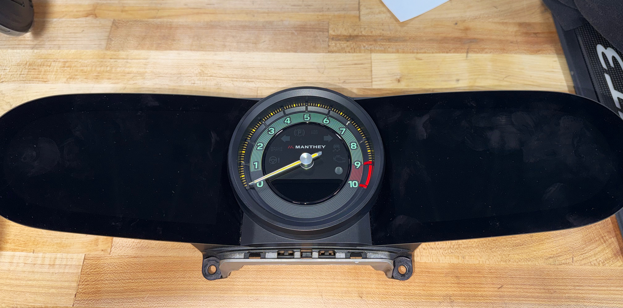 porsche-992-manthey-racing-tachometer---heritage-design-edition