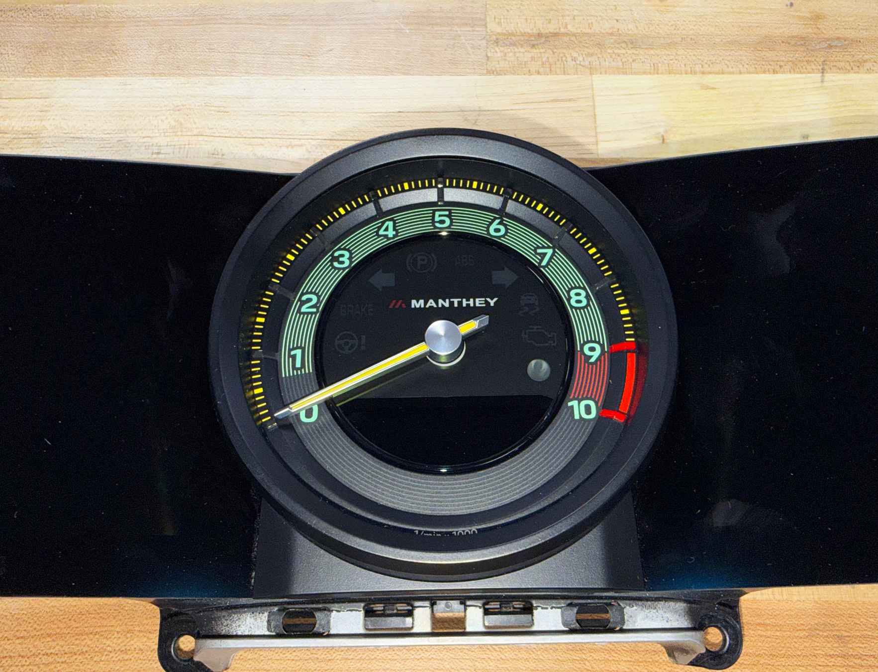 porsche-992-manthey-racing-tachometer--heritage-design-edition