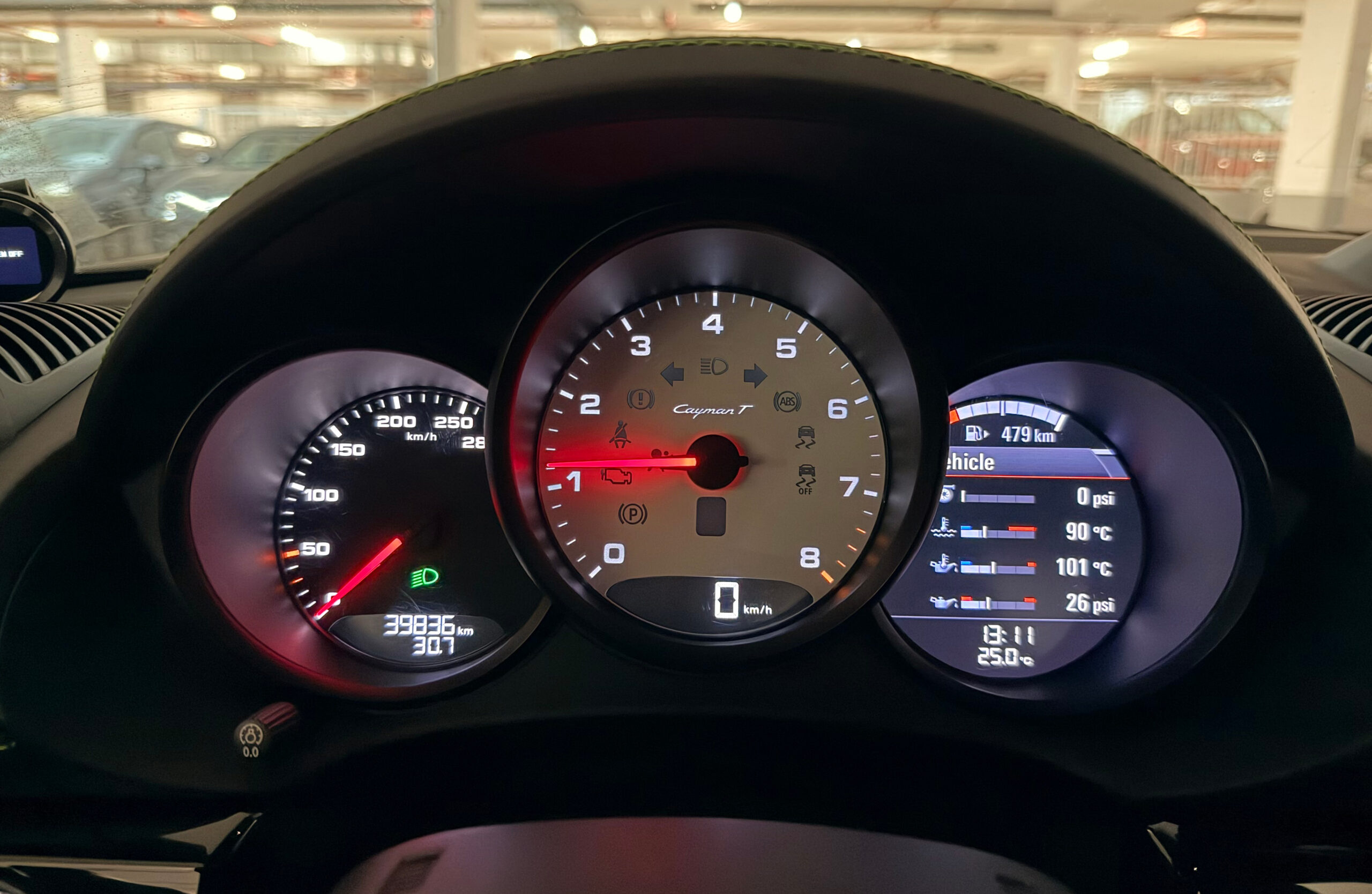 Porsche-718-Cayman-T-instrument-cluster--white-tachometer