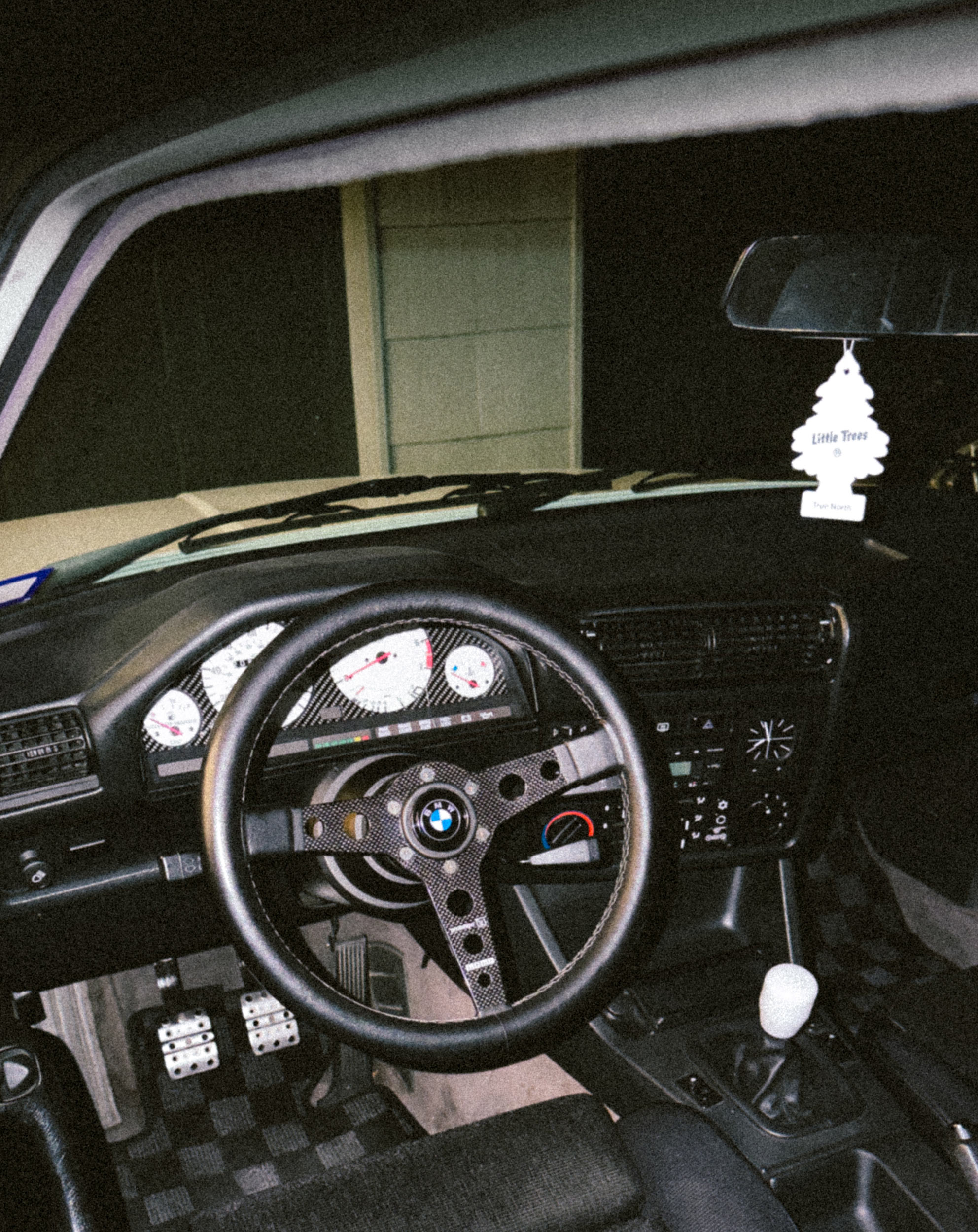 BMW-E30-white-gauge-faces-instrument-dashboard--cluster