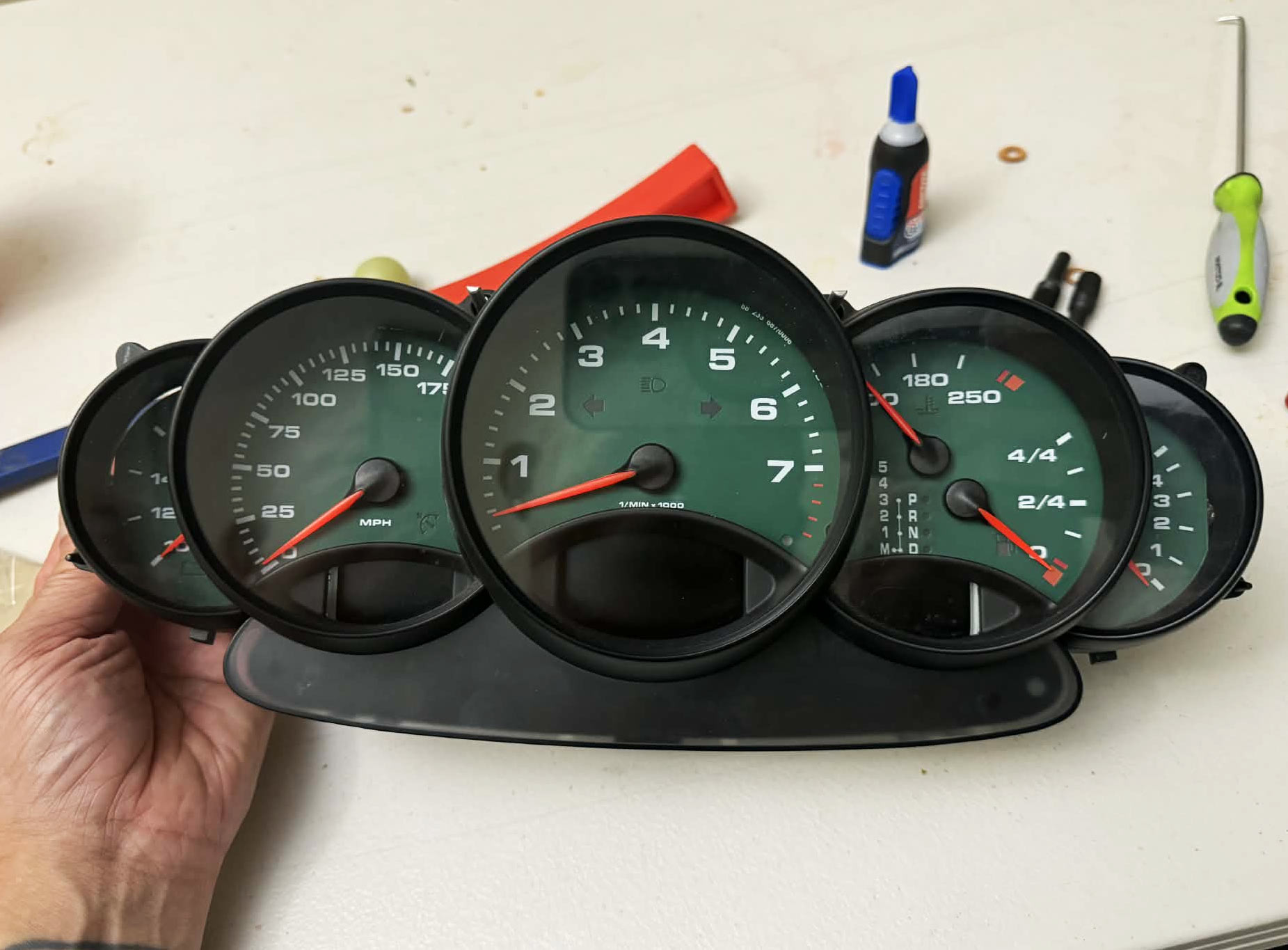 Porsche-911-996.1-gauge-face-set---dark-green-dials