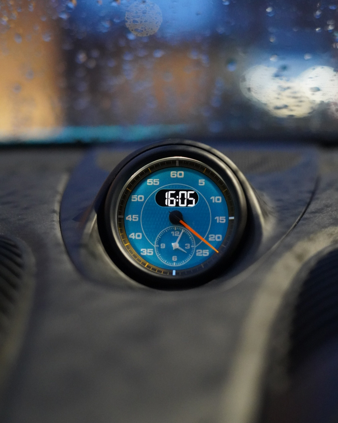 Porsche-Sport-chrono-in-shark-blue