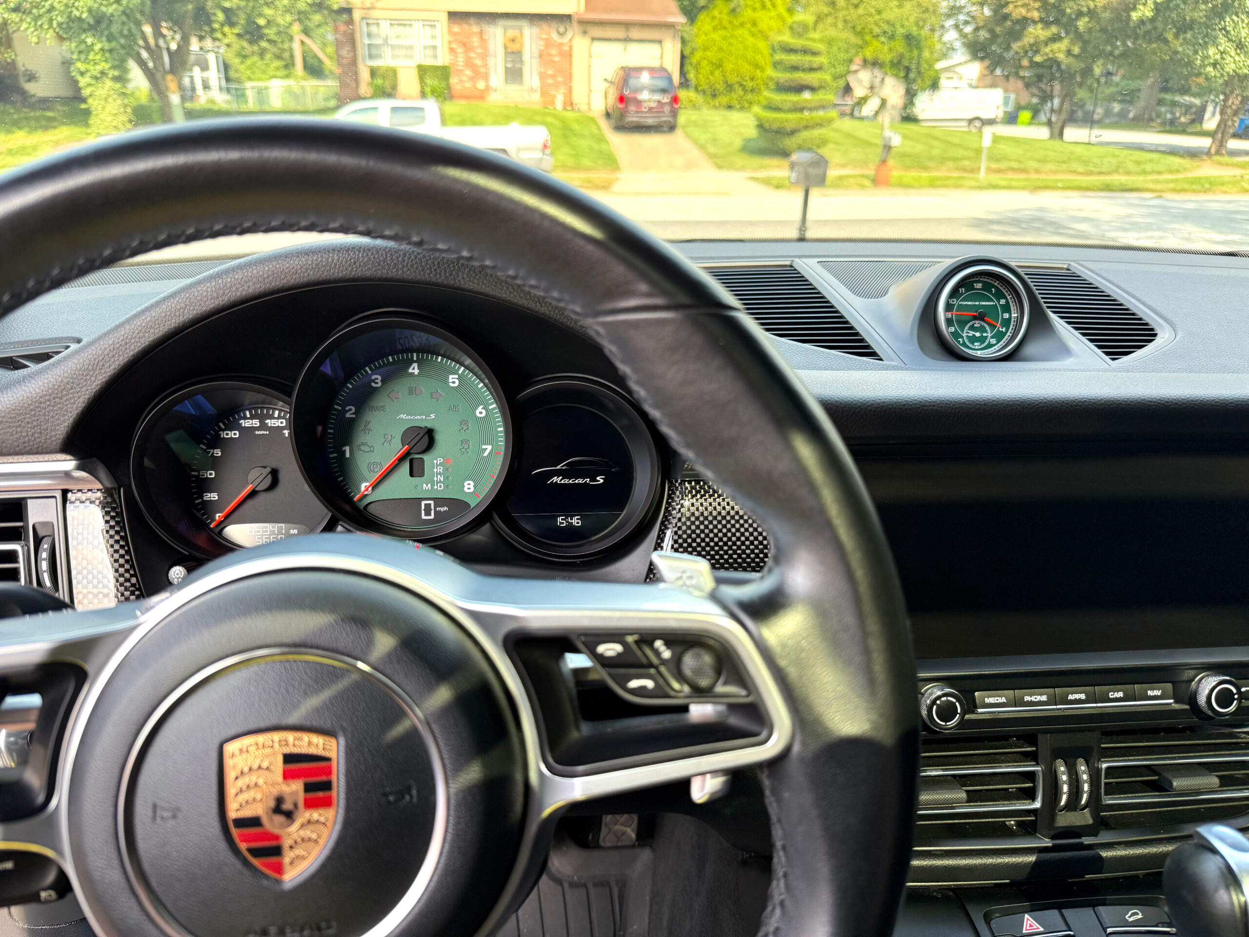 Porsche-Macan-Dark-Green-instrument-cluster-dials